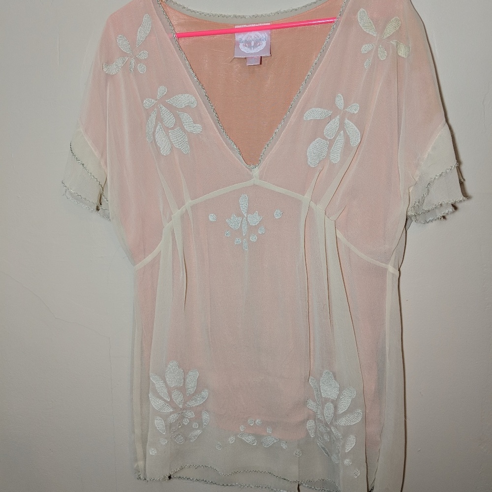 Romeo & Juliet Couture peach & cream blouse
